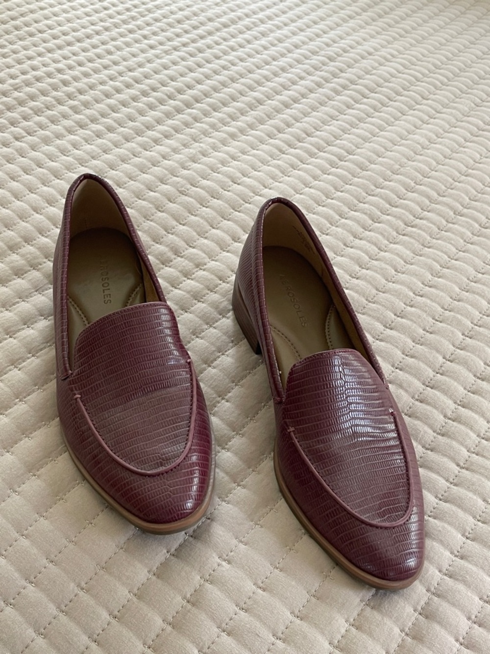 AEROSOLES Women's Wine Textured Loafers